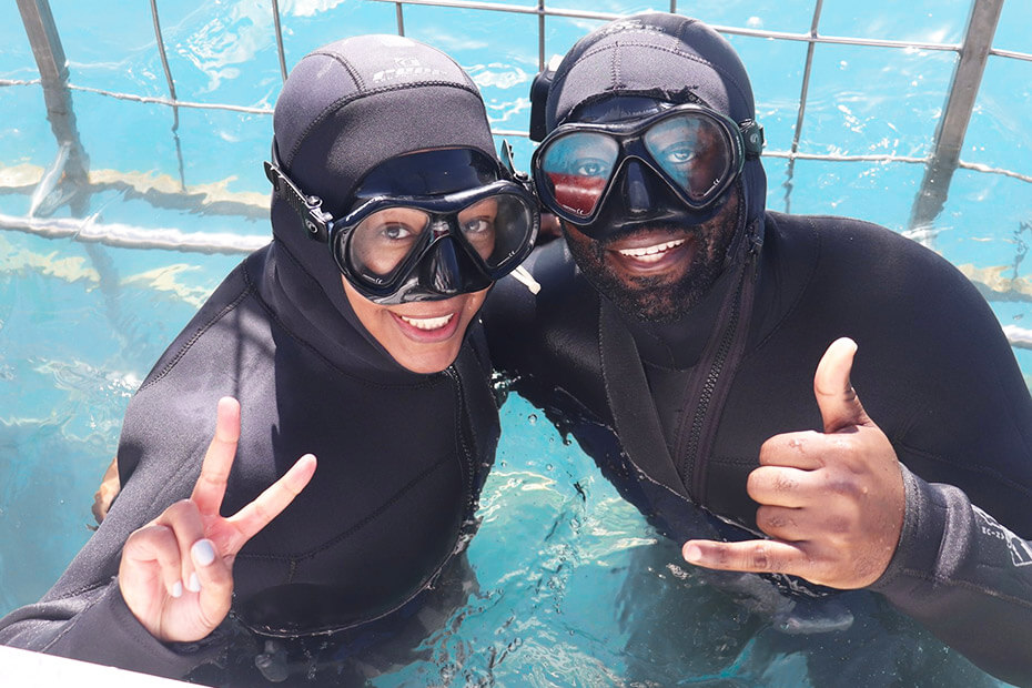Shark-Cage-Diving-10