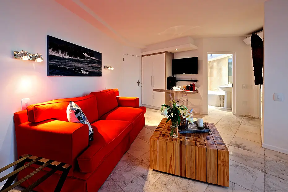 Family-Suite-7-Sleeper-Couch-2