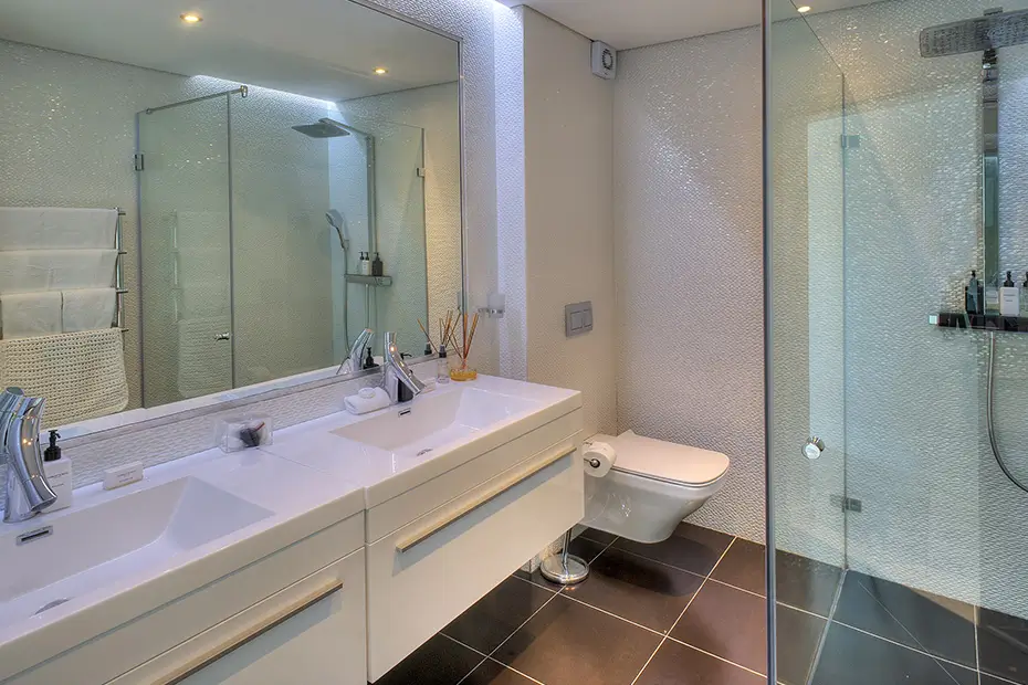 Luxury-Room-6-Bath-Room