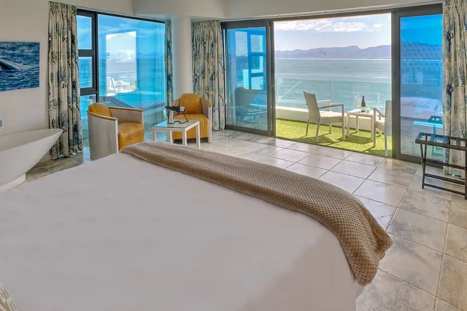 Luxury-Room-6-Bed-Room